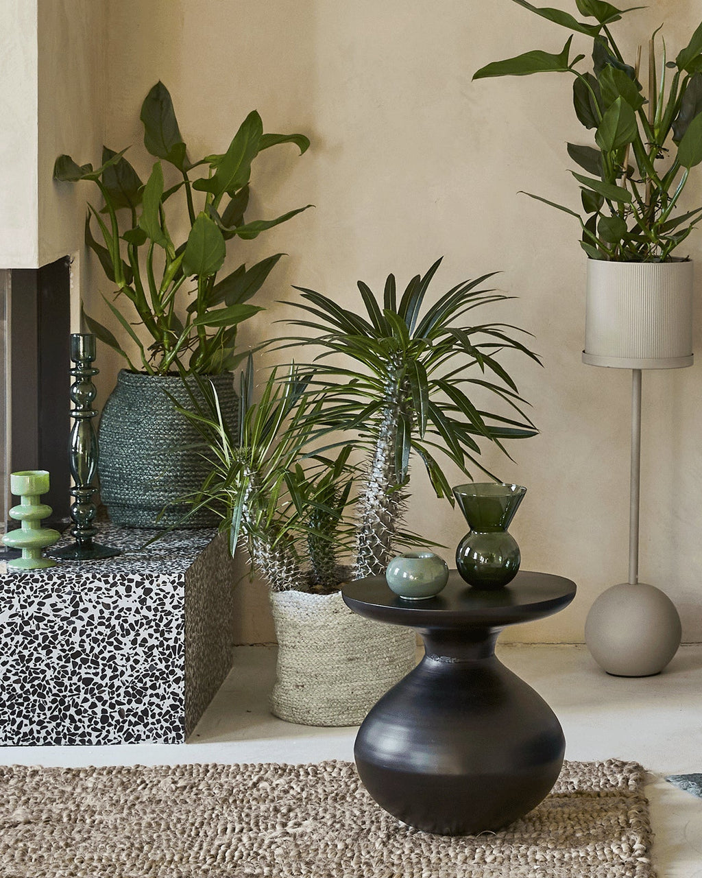 Tummy - Side table in metallo, nero