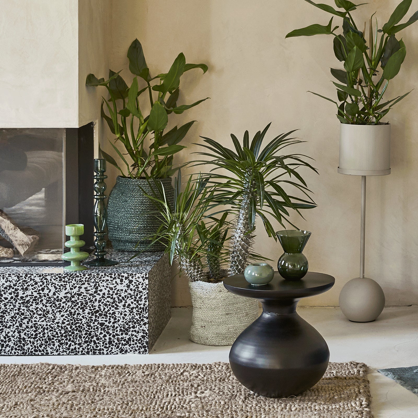 Tummy - Side table in metallo, nero