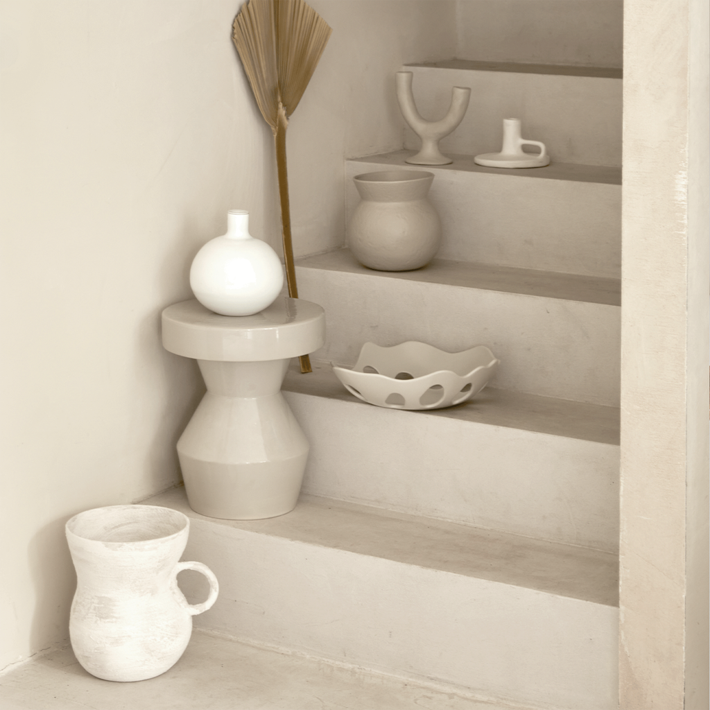 Sculptural - side table in ceramica