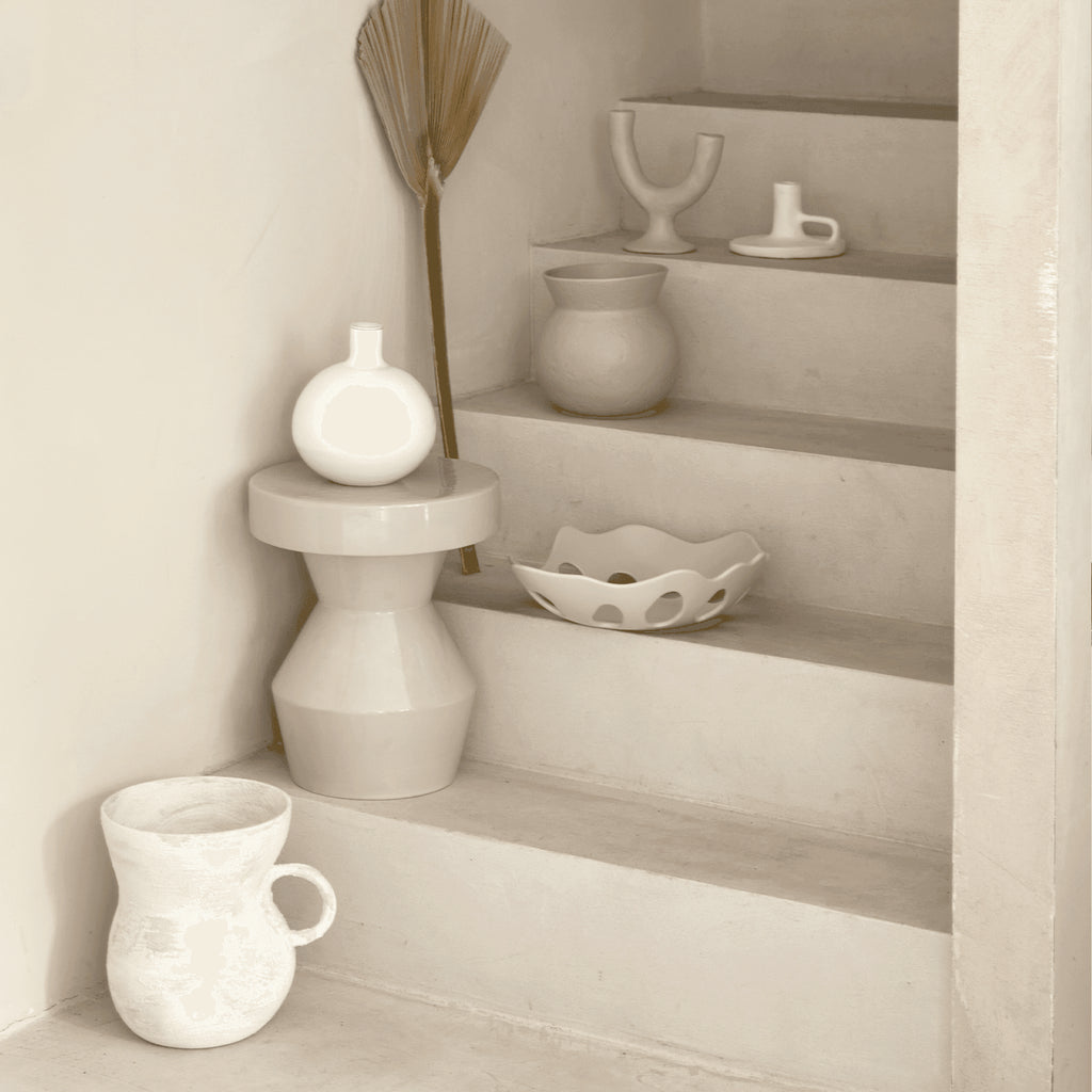 Sculptural - side table in ceramica