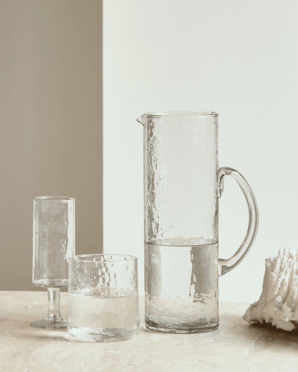 The hammered - caraffa in vetro trasparente