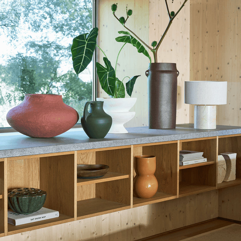 Oreille - Vaso alto con manici in ceramica marrone