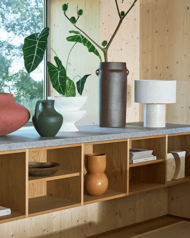 Oreille - Vaso alto con manici in ceramica marrone