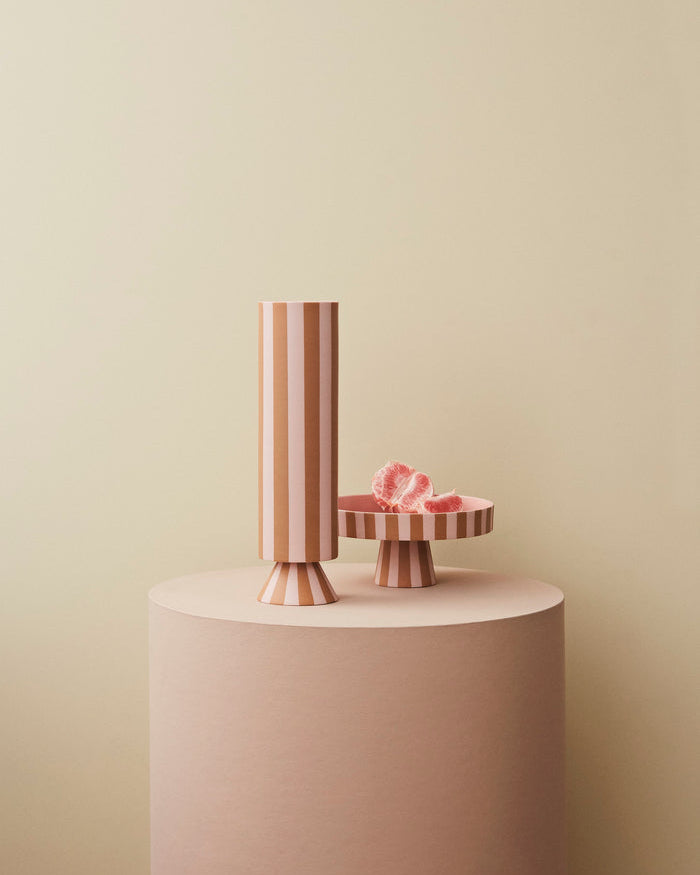 Toppu - Vaso alto in ceramica a righe rosa e caramello