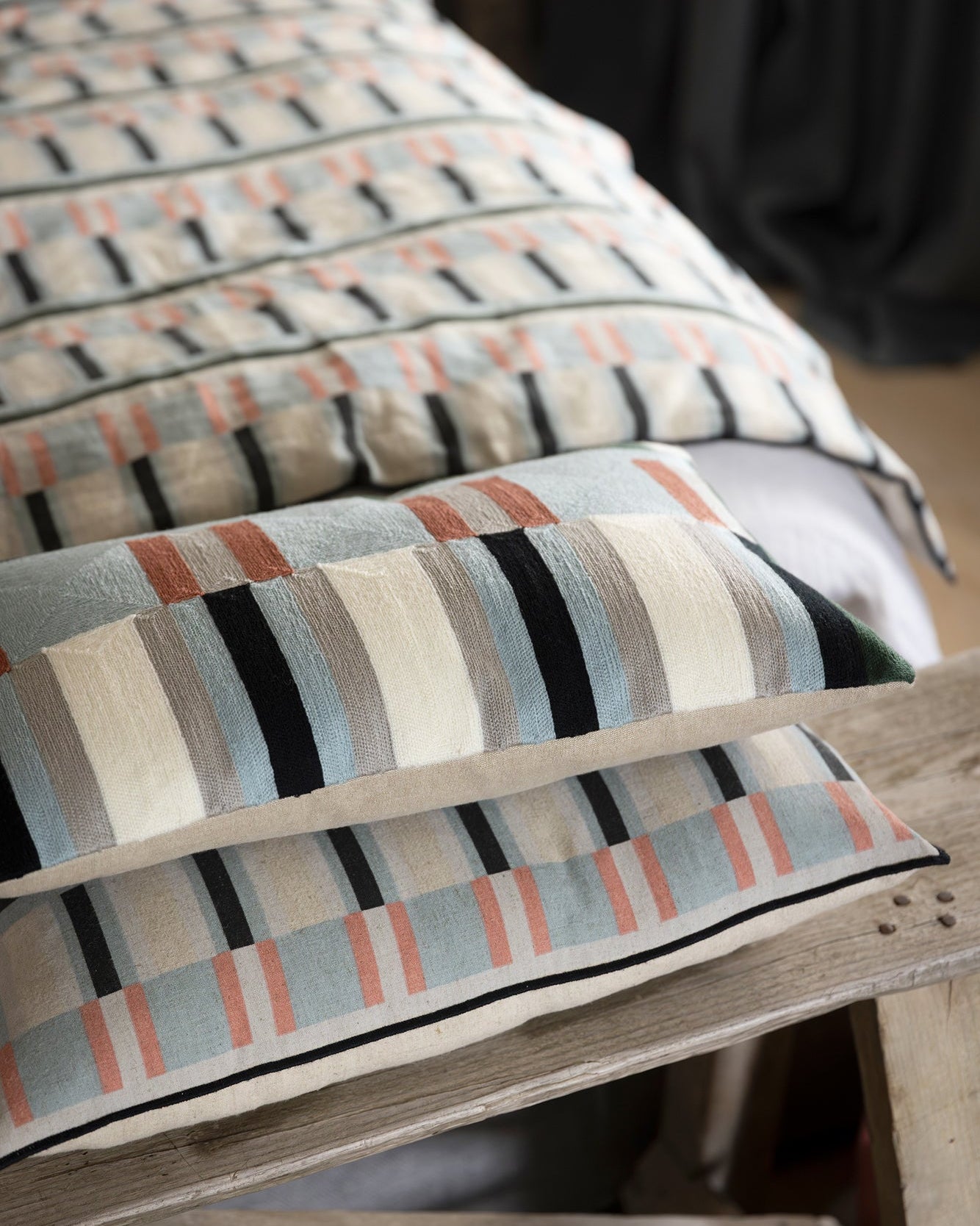 Jason - Cuscino ricamato Ciel 30 X 50