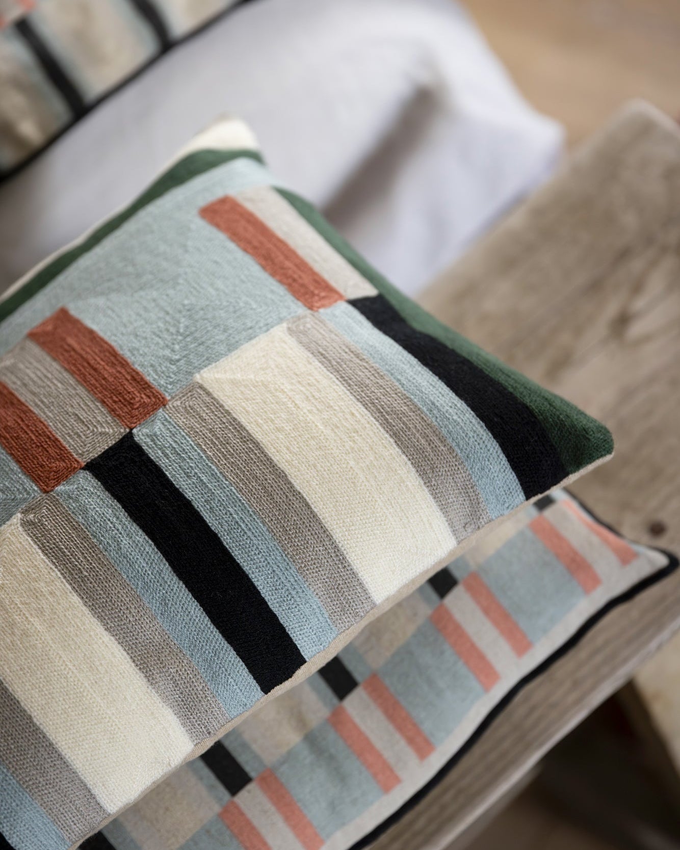 Jason - Cuscino ricamato Ciel 30 X 50