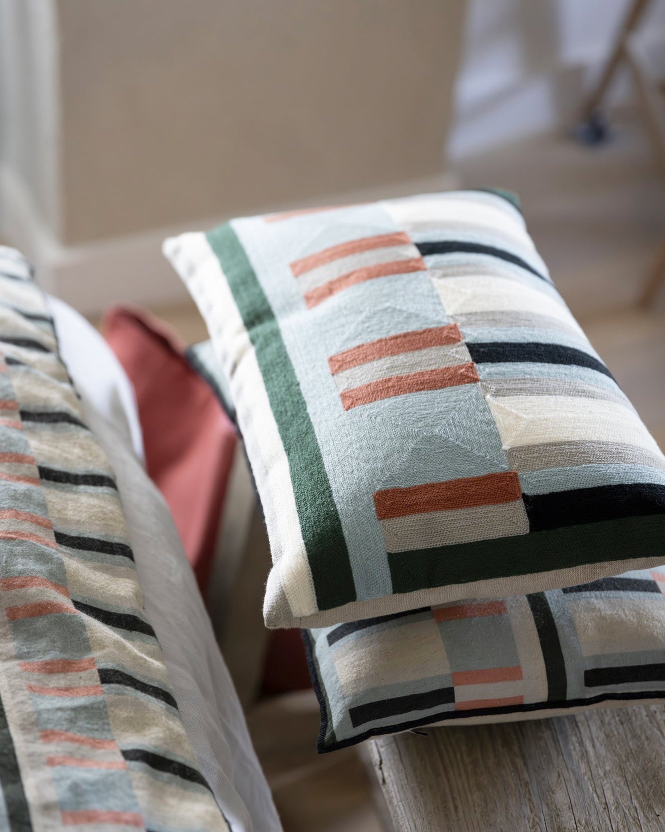 Jason - Cuscino ricamato Ciel 30 X 50