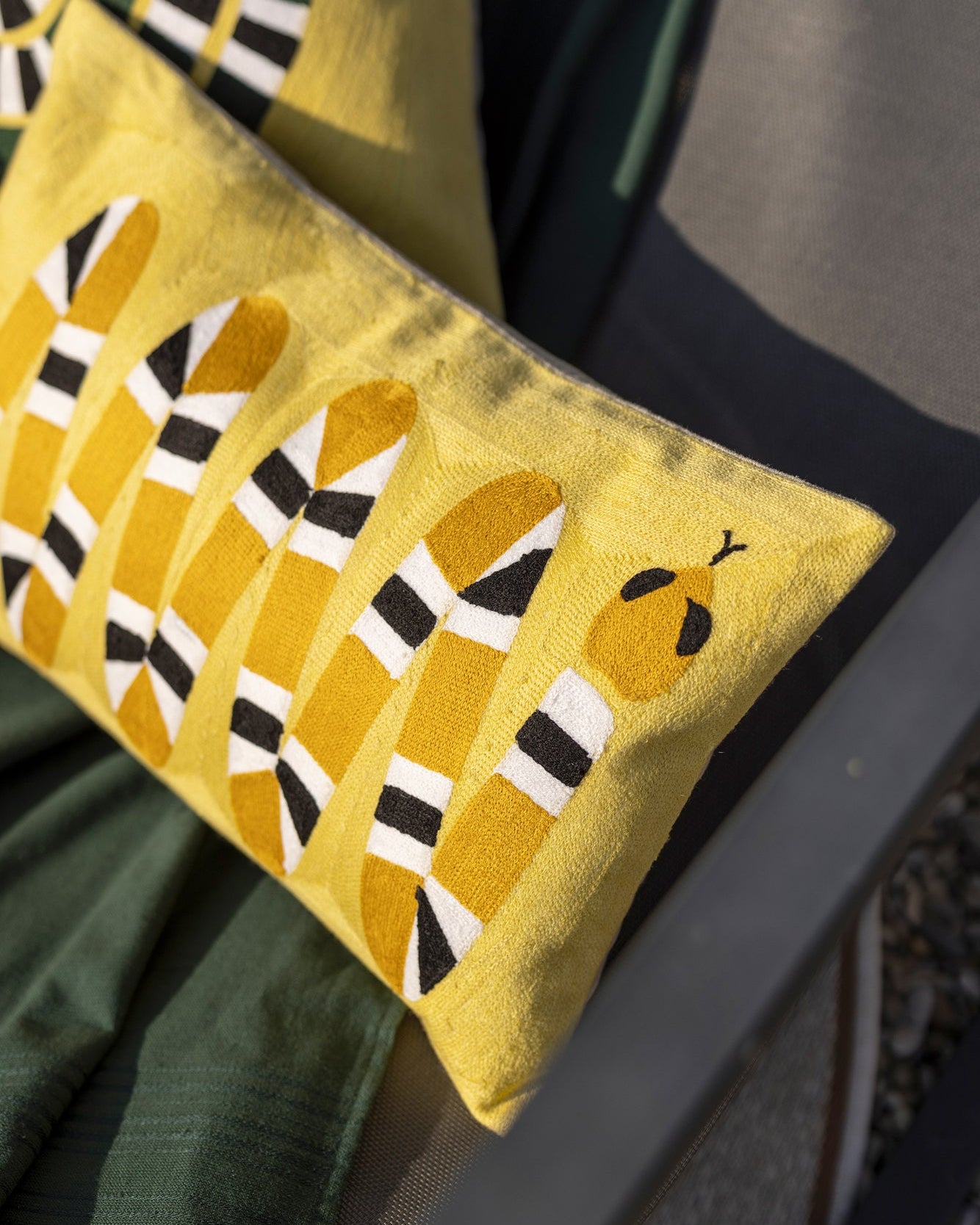 Cuscino ricamato Yoka Mangue 30 X 50