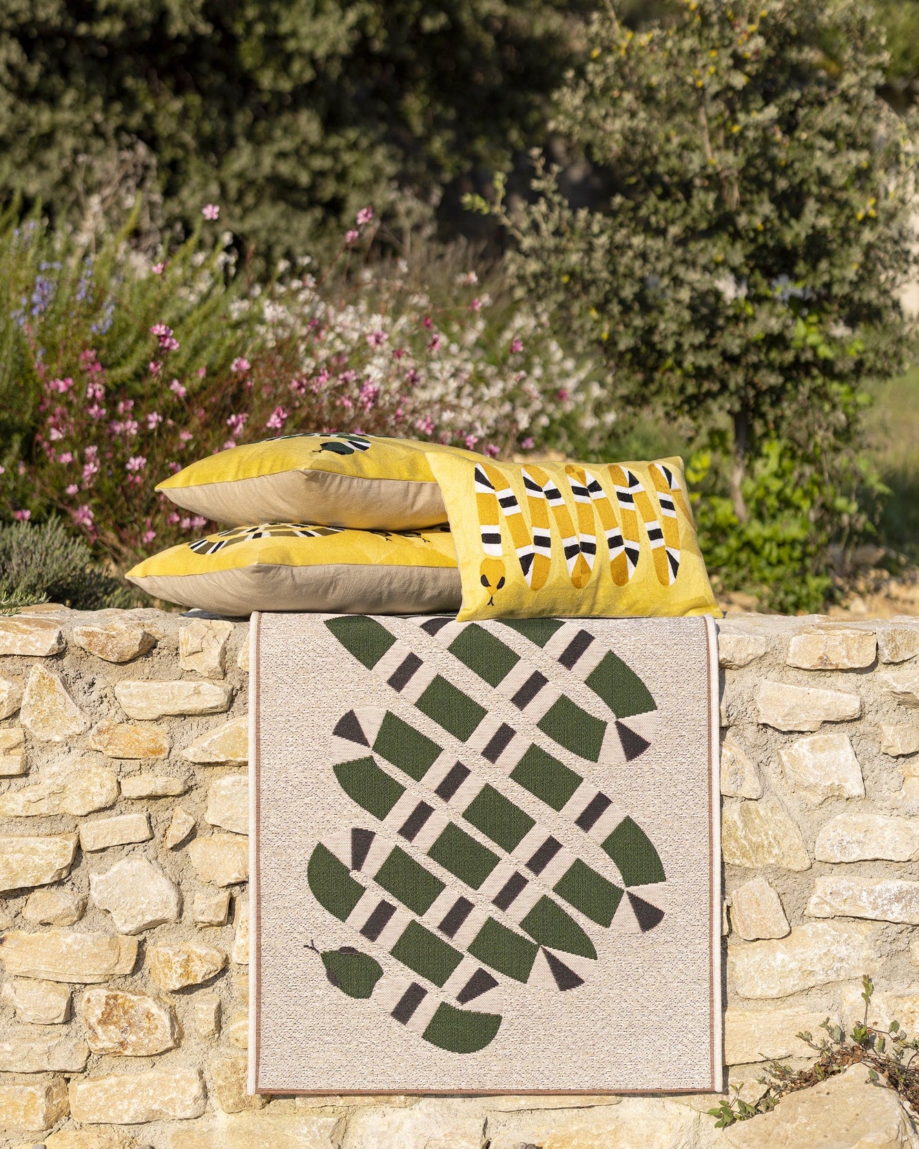 Cuscino ricamato Yoka Mangue 30 X 50