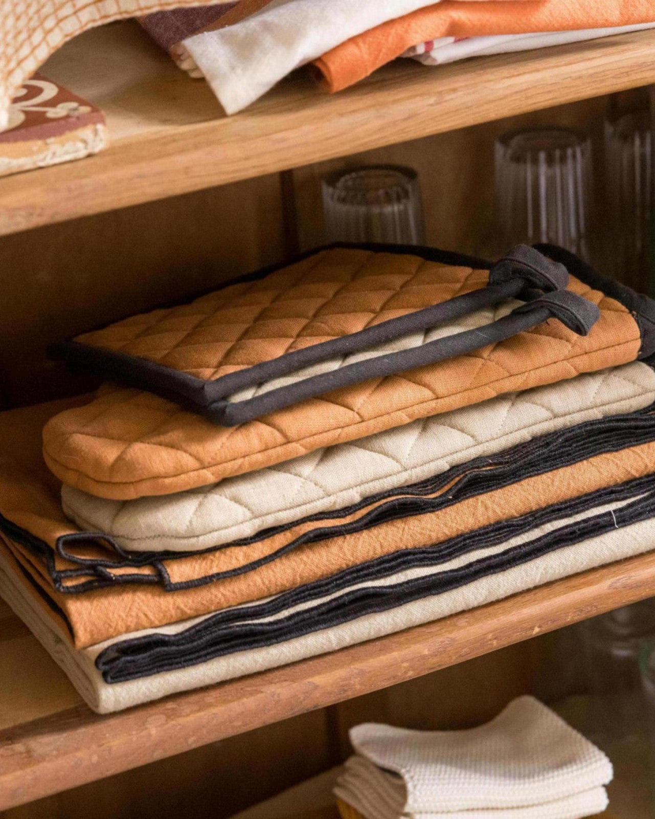 Set guanto da cucina e presina riciclati Grace Caramel 15 X 32