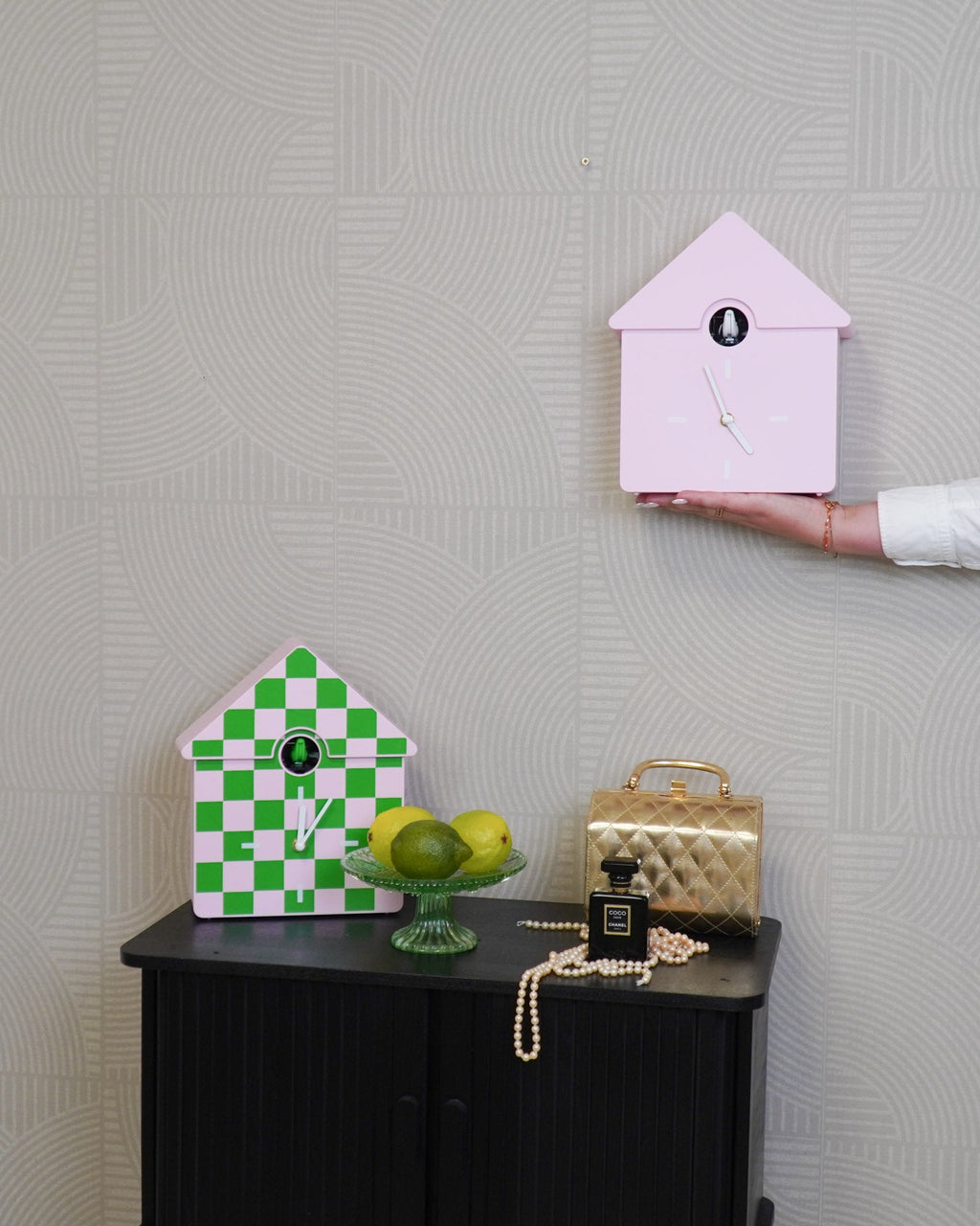 Cucù - Orologio a parete con motivo a scacchiera Verde/Rosa