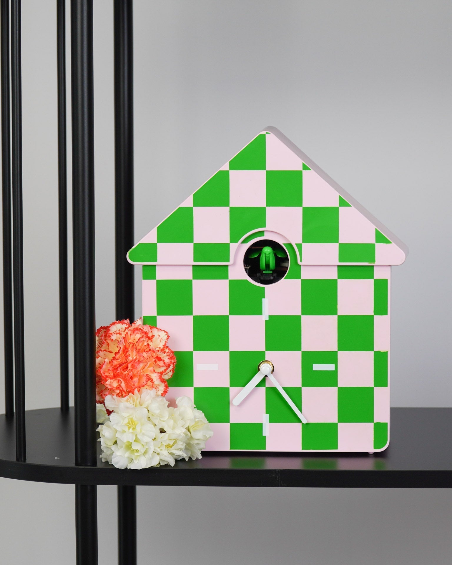 Cucù - Orologio a parete con motivo a scacchiera Verde/Rosa