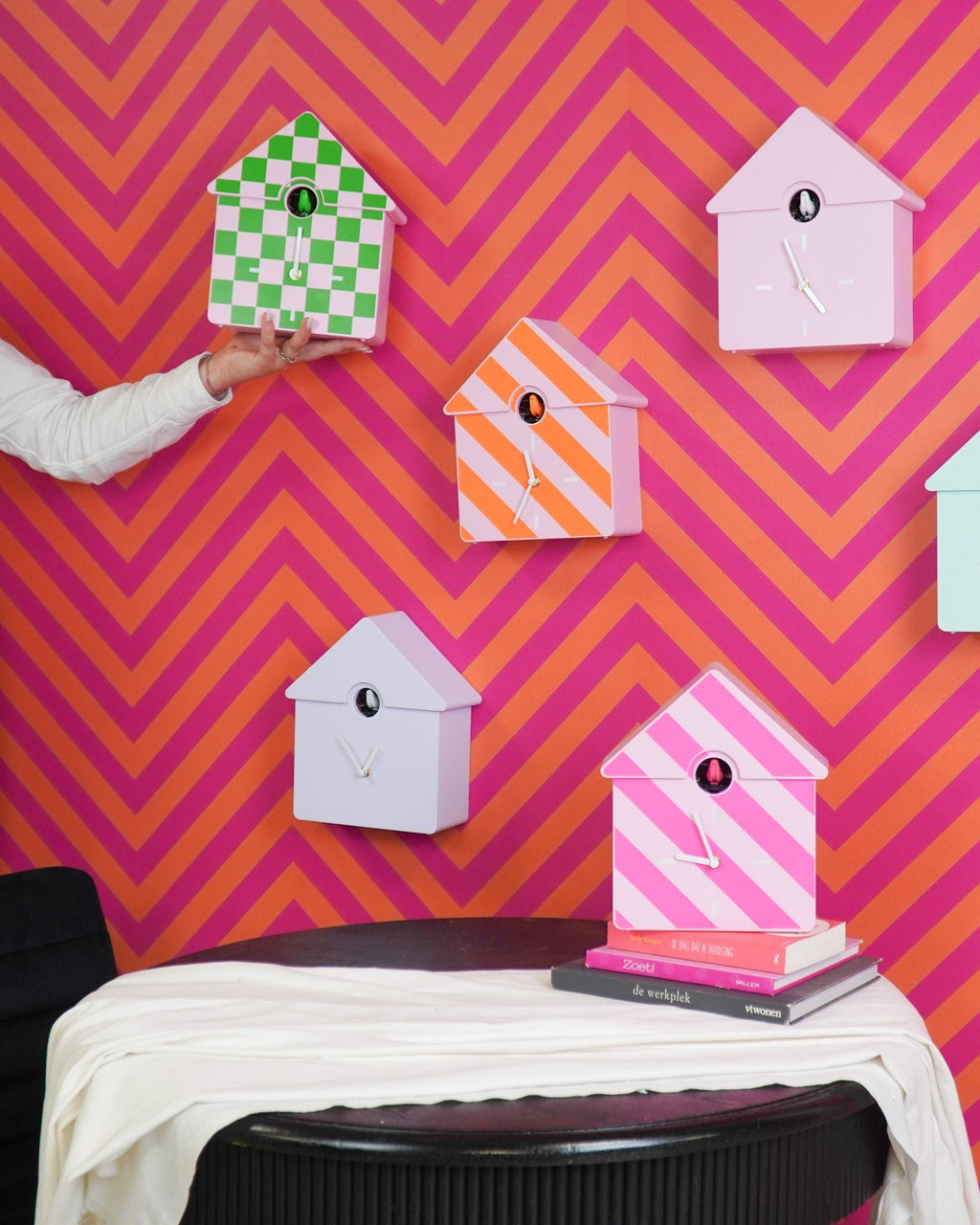 Cucù - Orologio a parete con motivo a scacchiera Verde/Rosa