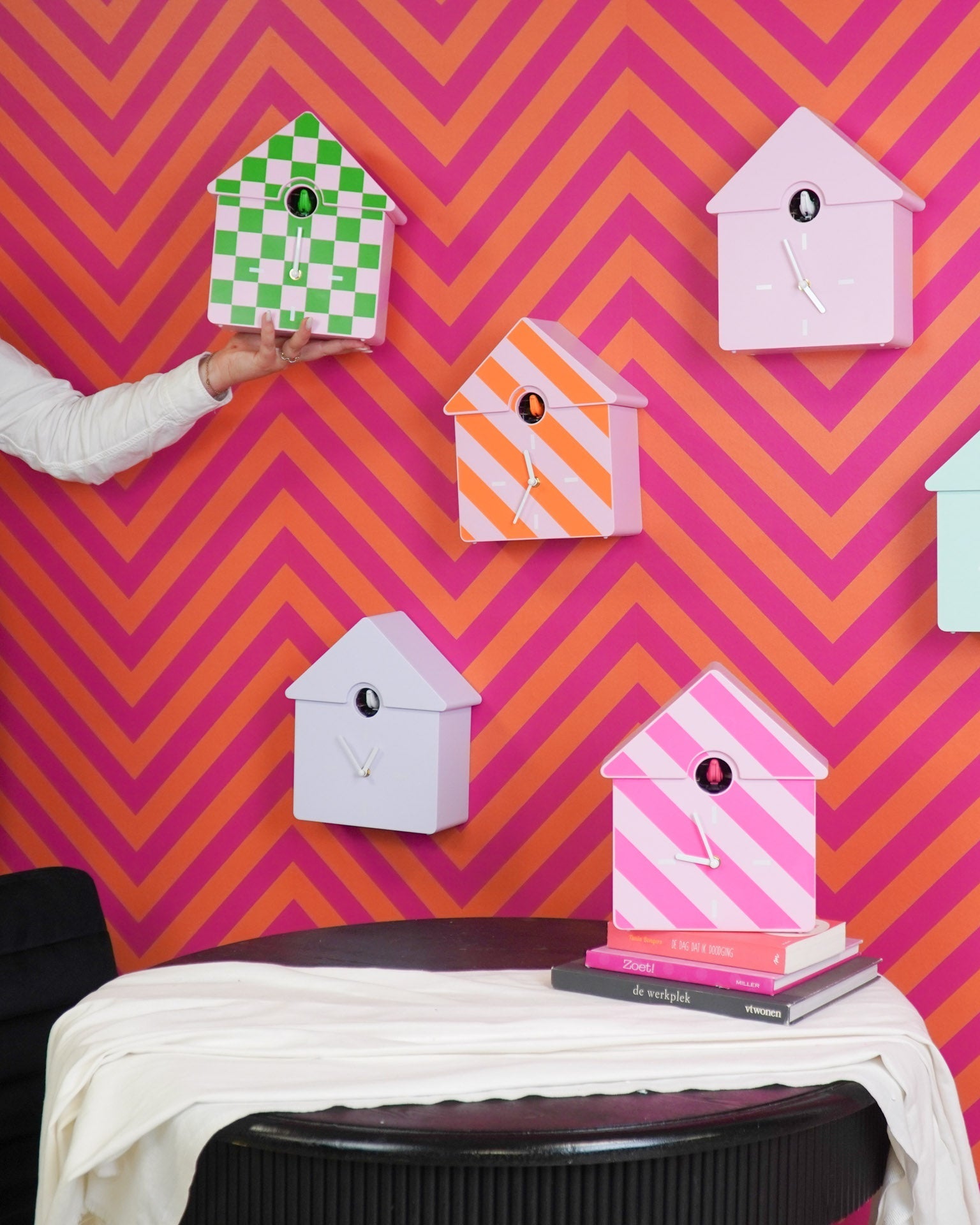 Cucù - Orologio a parete con motivo a scacchiera Verde/Rosa