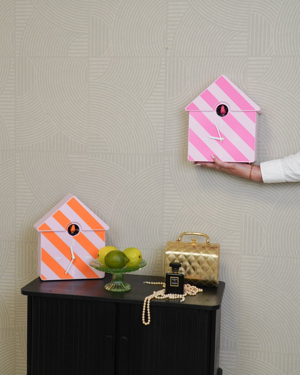 Cucù - Orologio a parete a cucù a righe rosa - 24x27x9cm