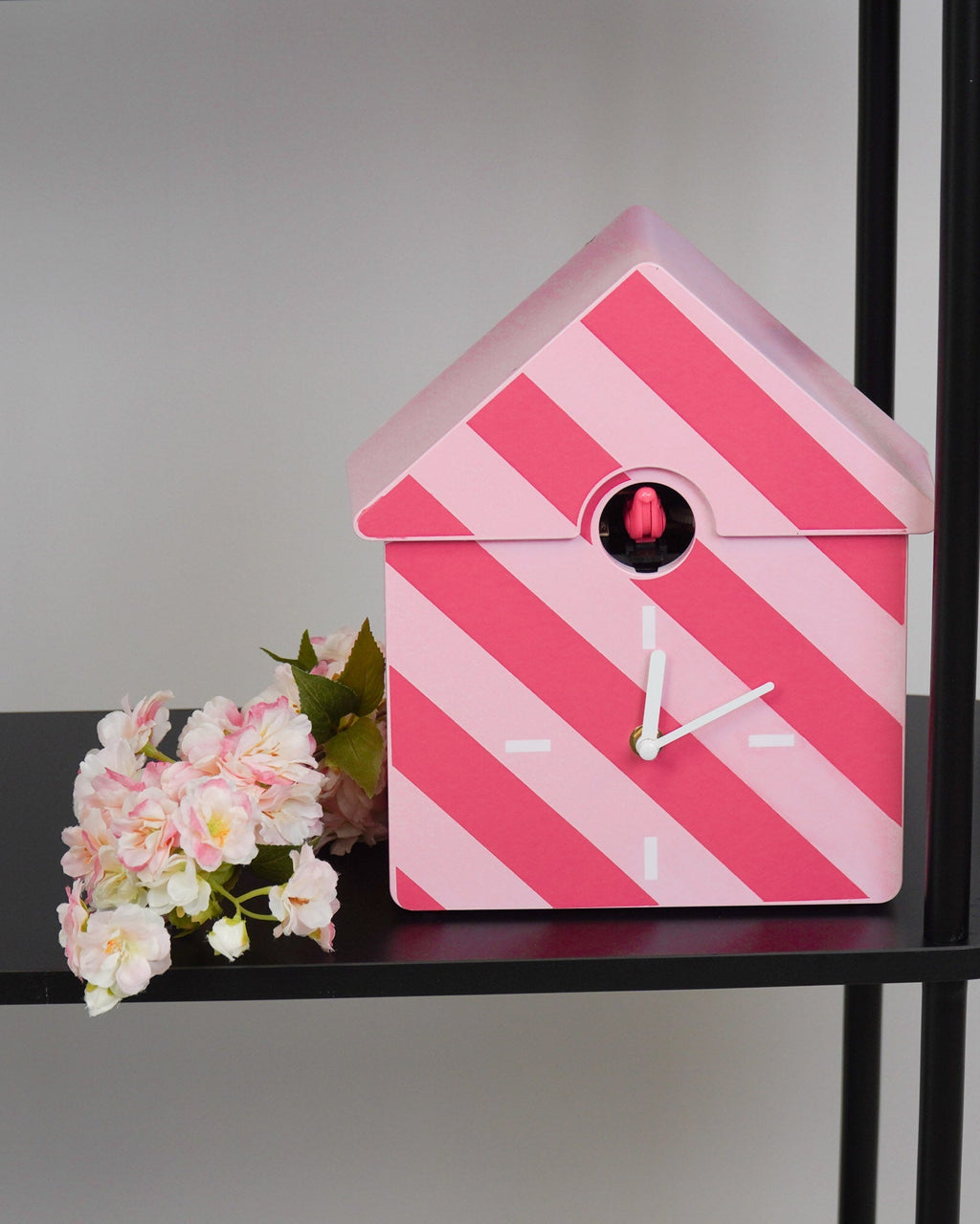 Cucù - Orologio a parete a cucù a righe rosa - 24x27x9cm