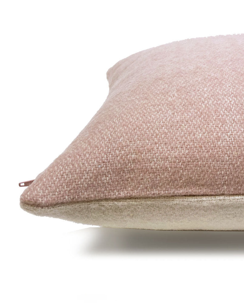 Kind - cuscino rosa tenue in lana e acrilico riciclato, reversibile, 35 x 60 cm