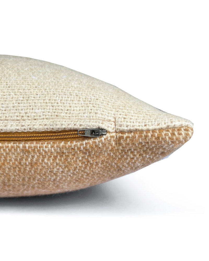 Cam - cuscino cammello beige reversibile in lana e acrilico riciclato, 35x60 cm