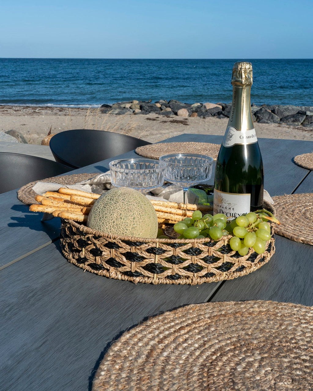 Nerja - Vassoio in giunco di mare, nero e tinta naturale, Ø38 cm