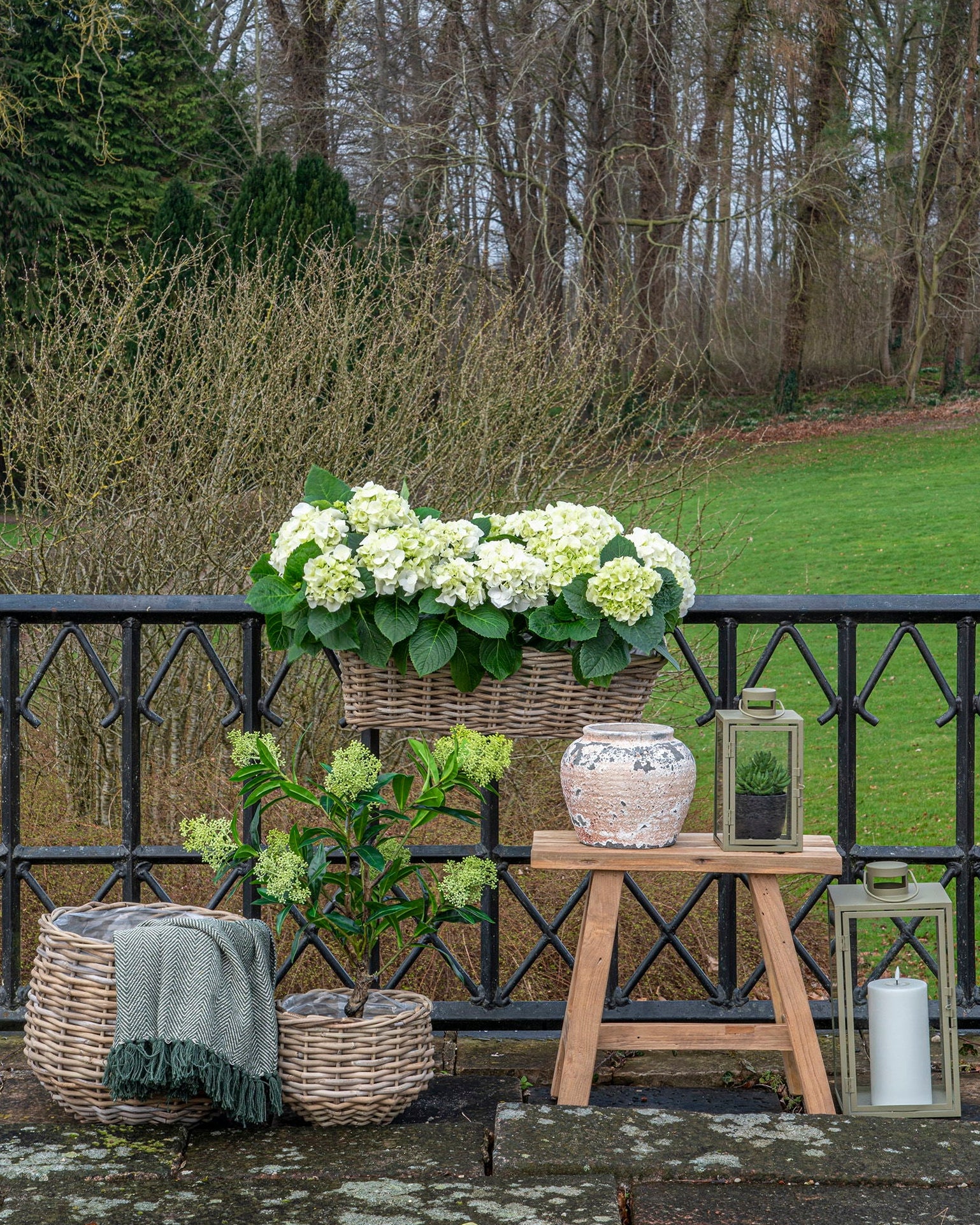 Corfu - Set 2 lanterne con manico, in metallo verde