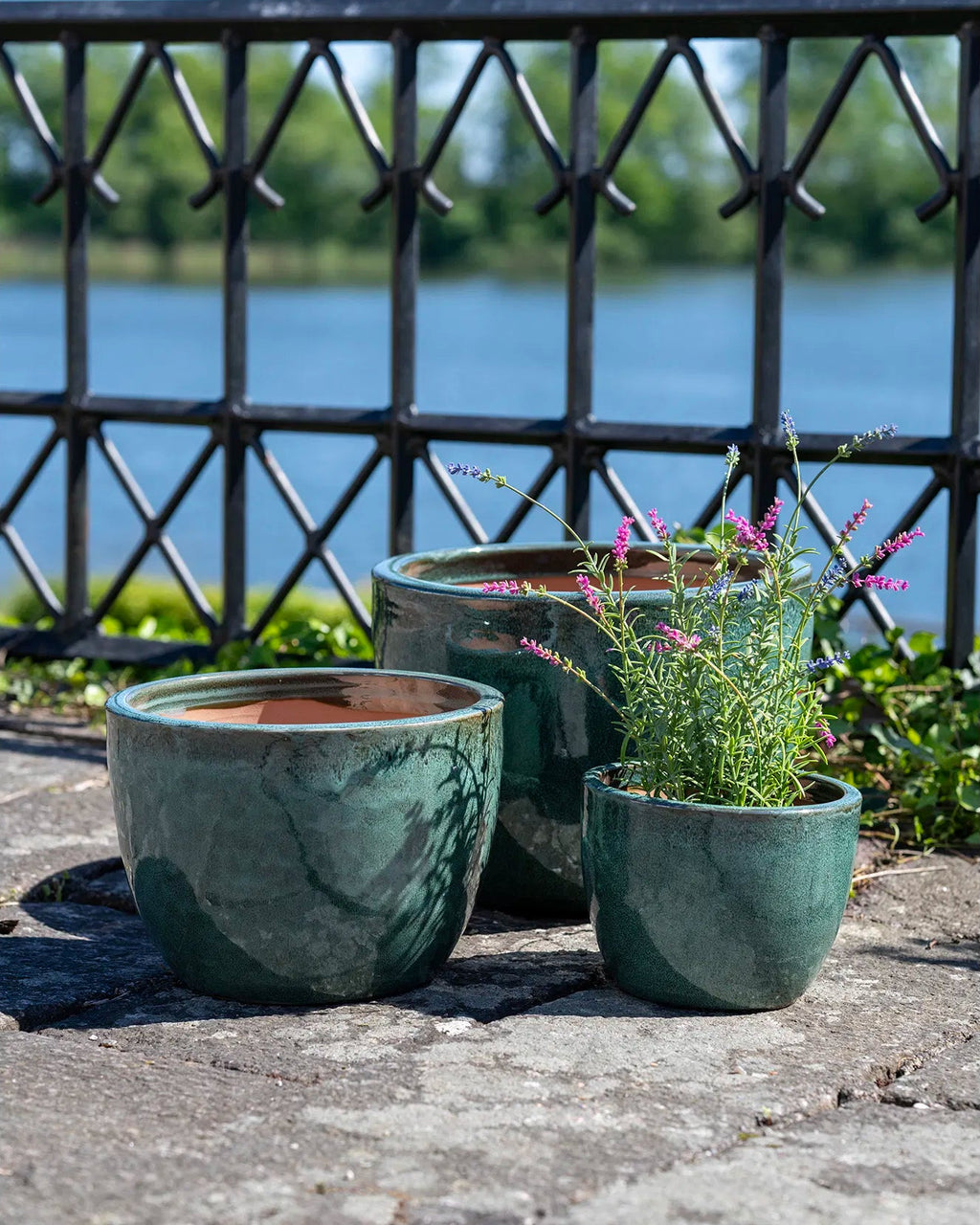 Burnley - set tre vasi in terracotta smaltata, per esterni