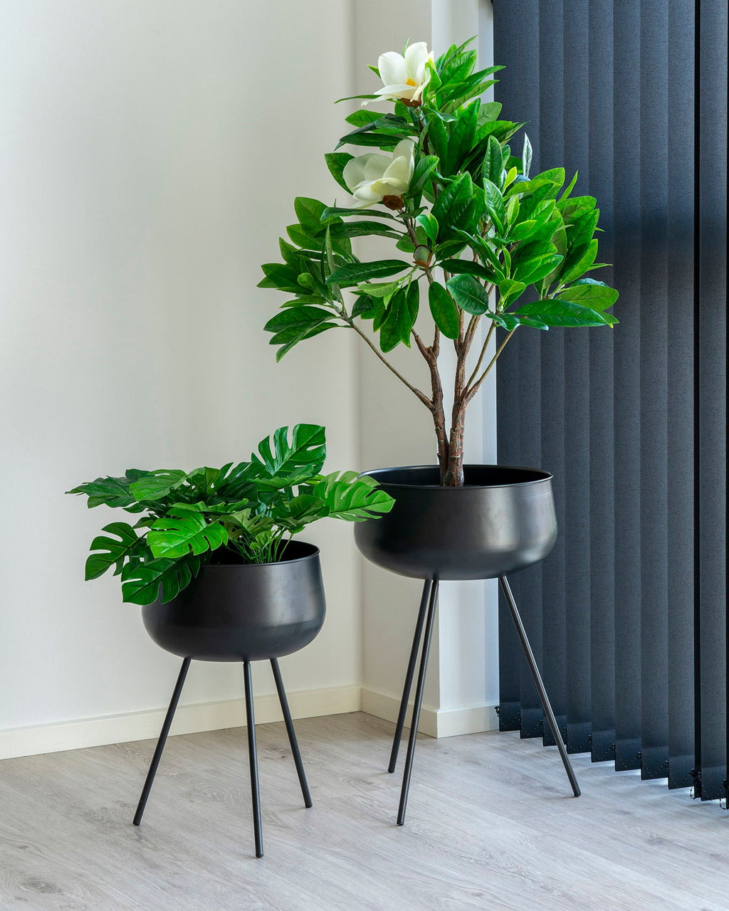 Ardola - set due portavasi neri su trespolo