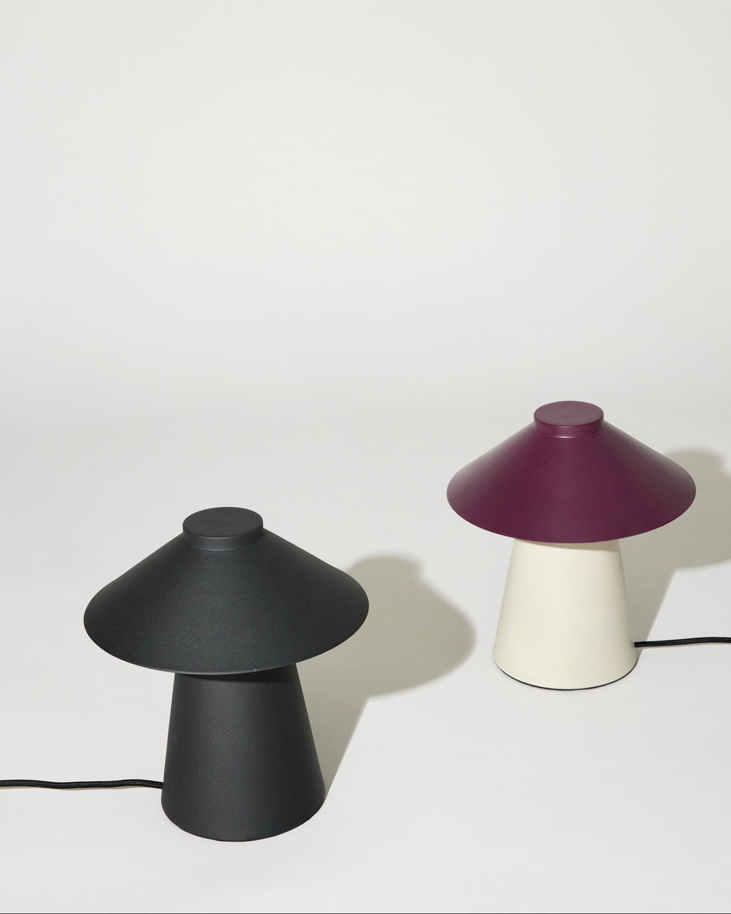 Chipper - Lampada da tavolo sabbia e rosso borgogna