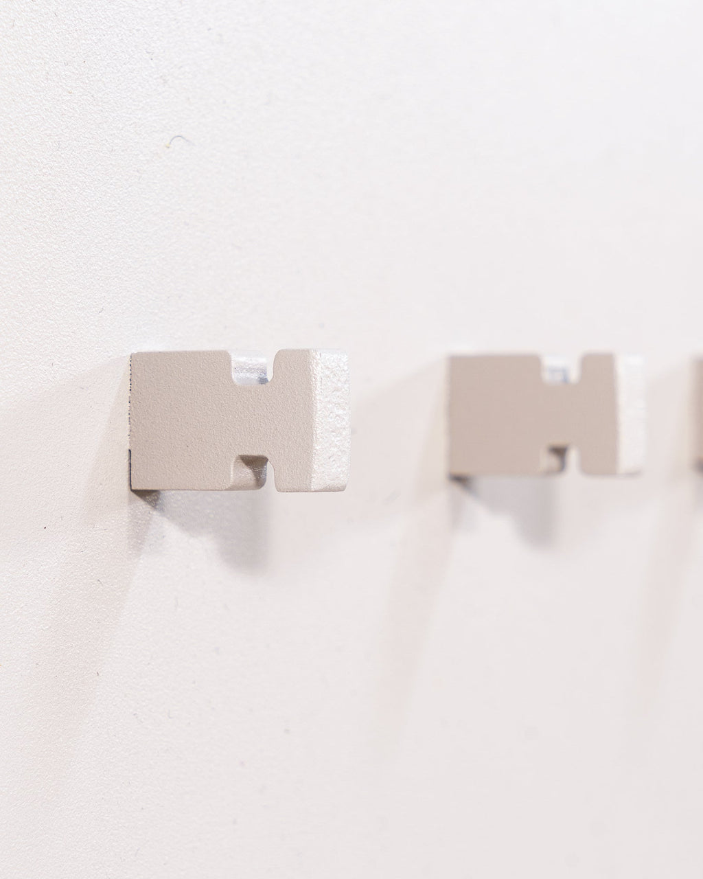 Tetromino - appendiabiti in metallo beige, modulare