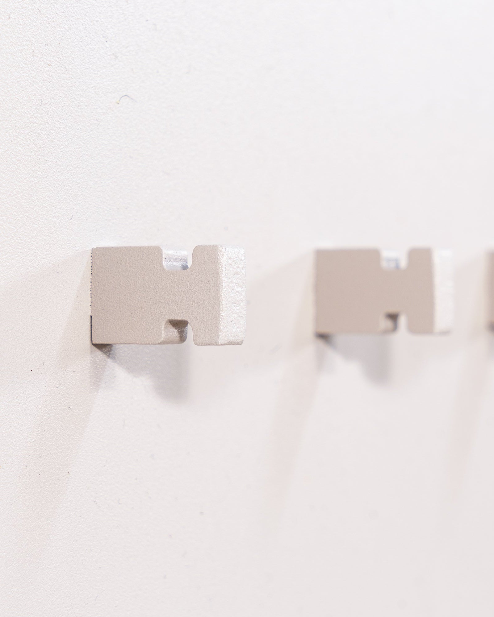 Tetromino - appendiabiti in metallo beige, modulare