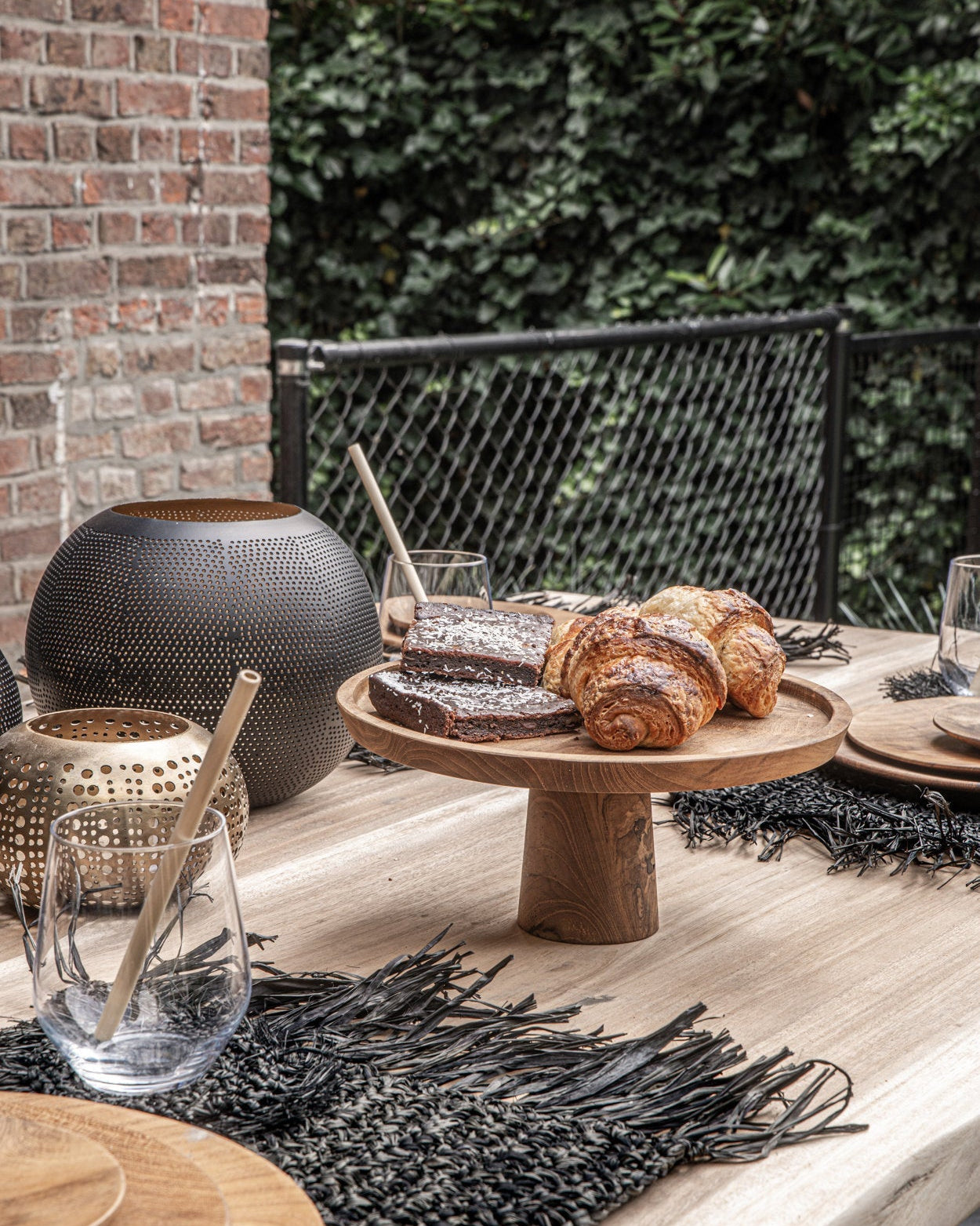 Pierced L - lanterna in metallo traforato oro e nero