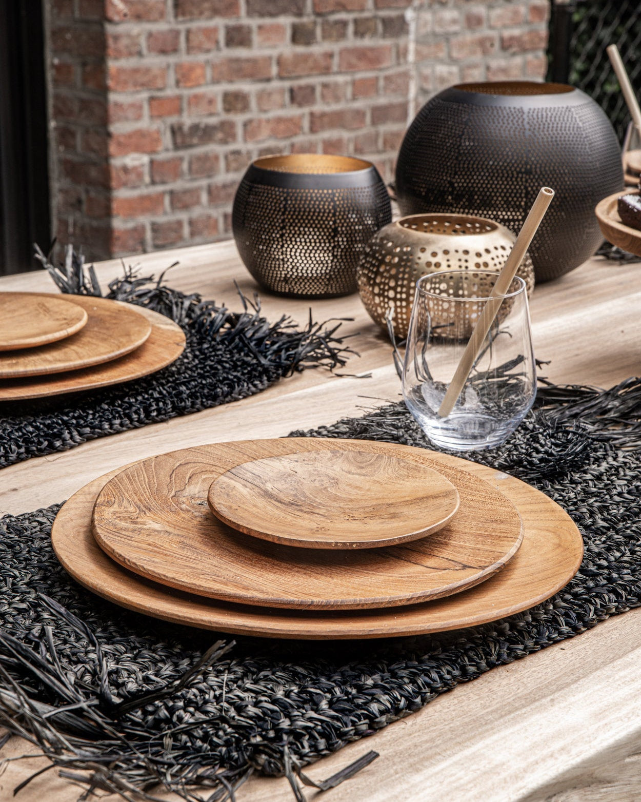 Pierced M - Lanterna in metallo nero e dorato