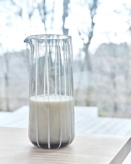 Mizu - Brocca in vetro grigio a righe