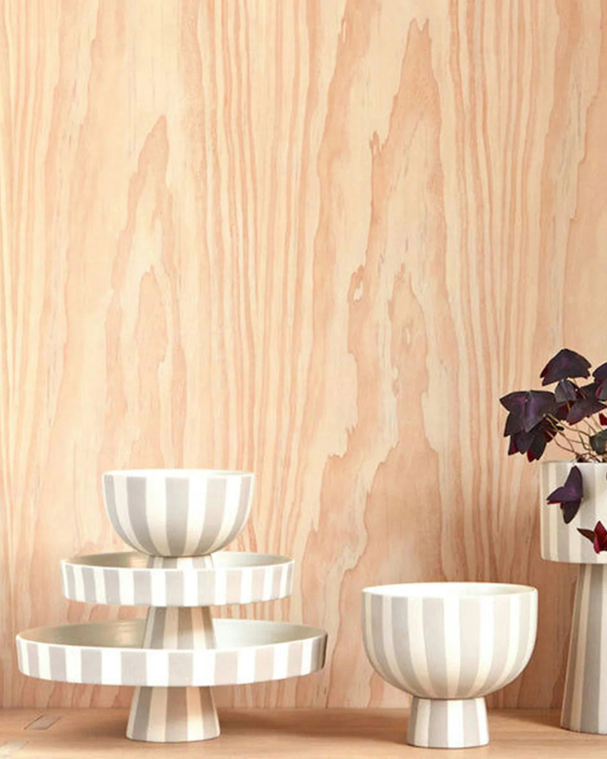 Toppu - Vassoio medio in ceramica a righe beige