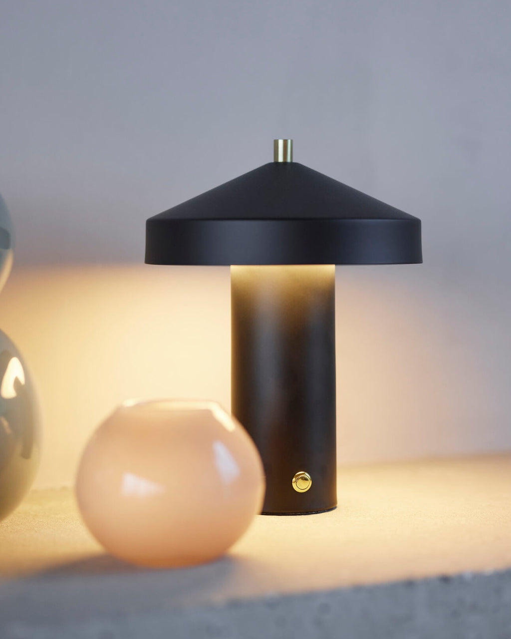 Hatto - Lampada da tavolo LED, nera