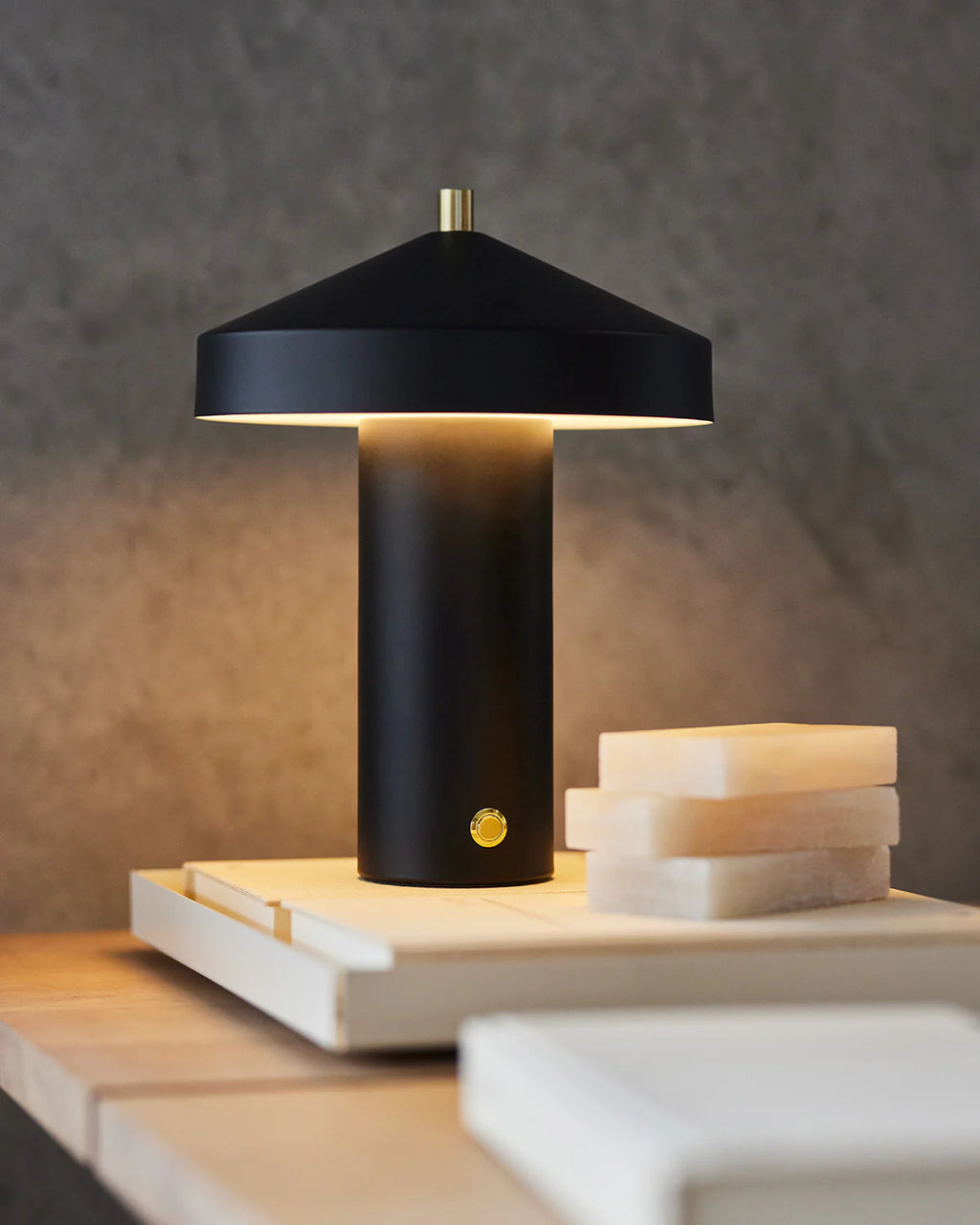 Hatto - Lampada da tavolo LED, nera