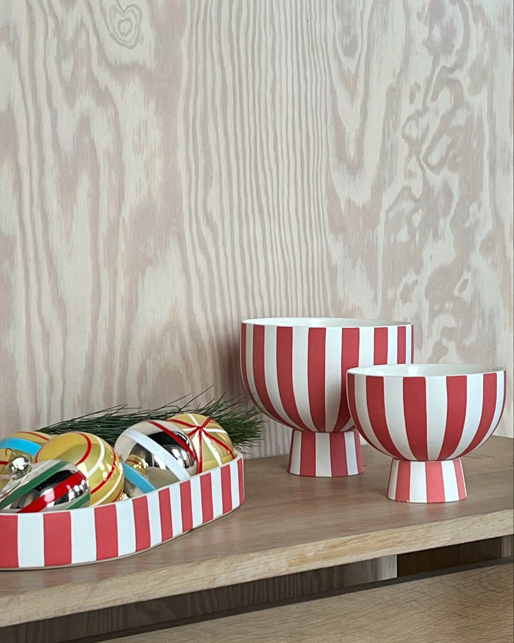 Toppu -  Ciotola in ceramica a righe rosse e bianche