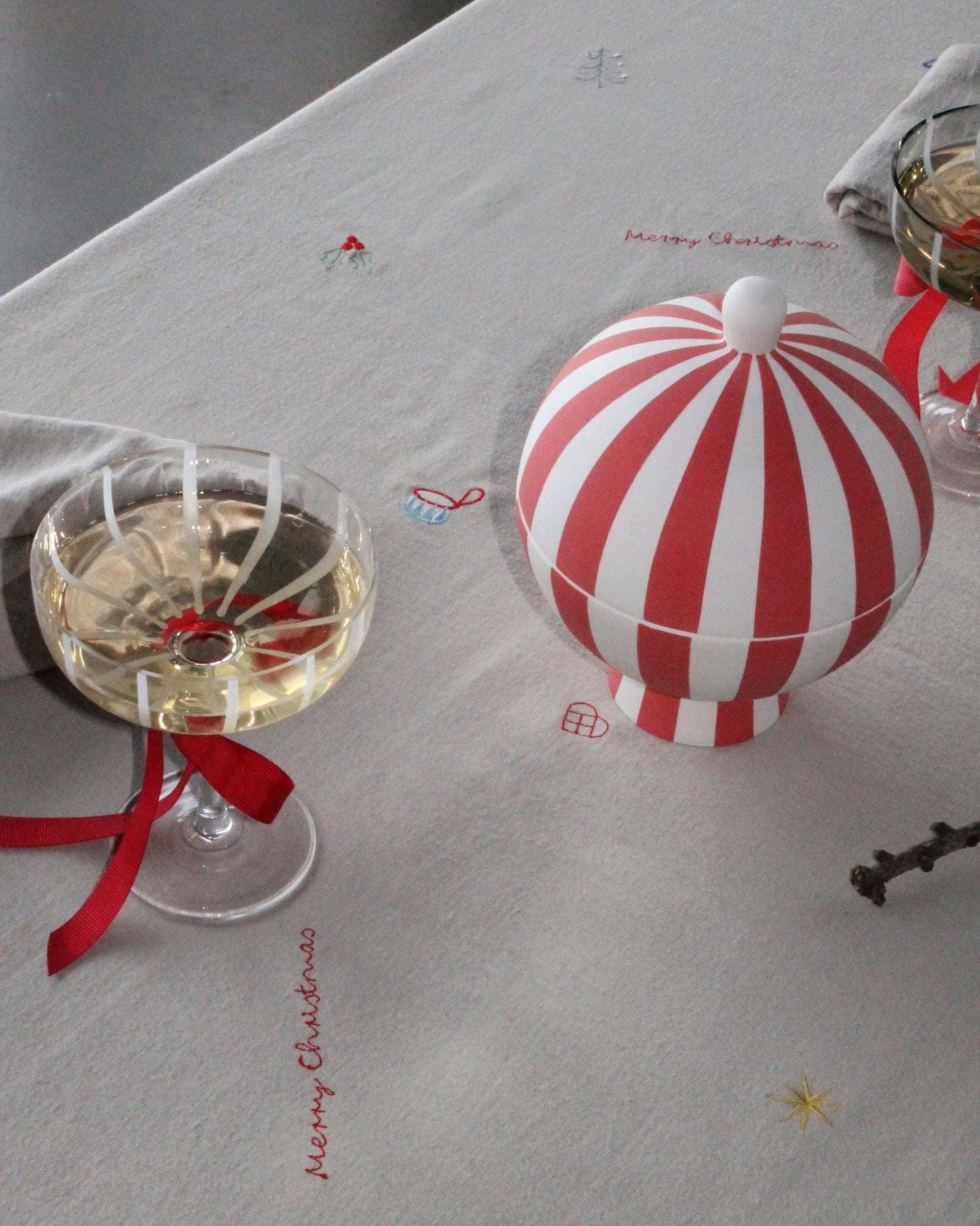 Toppu -  Ciotola in ceramica a righe rosse e bianche