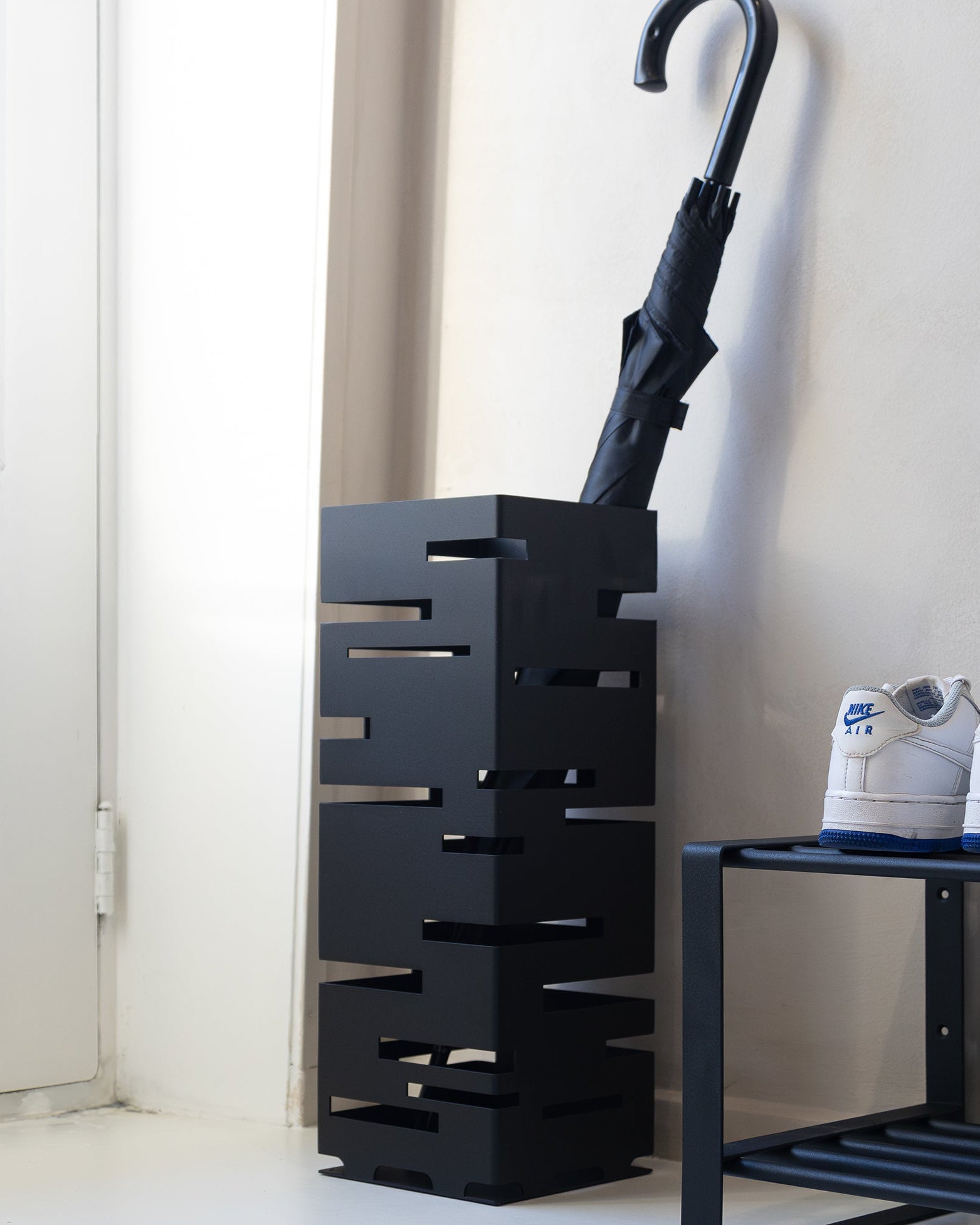Modern - portaombrelli nero in acciaio