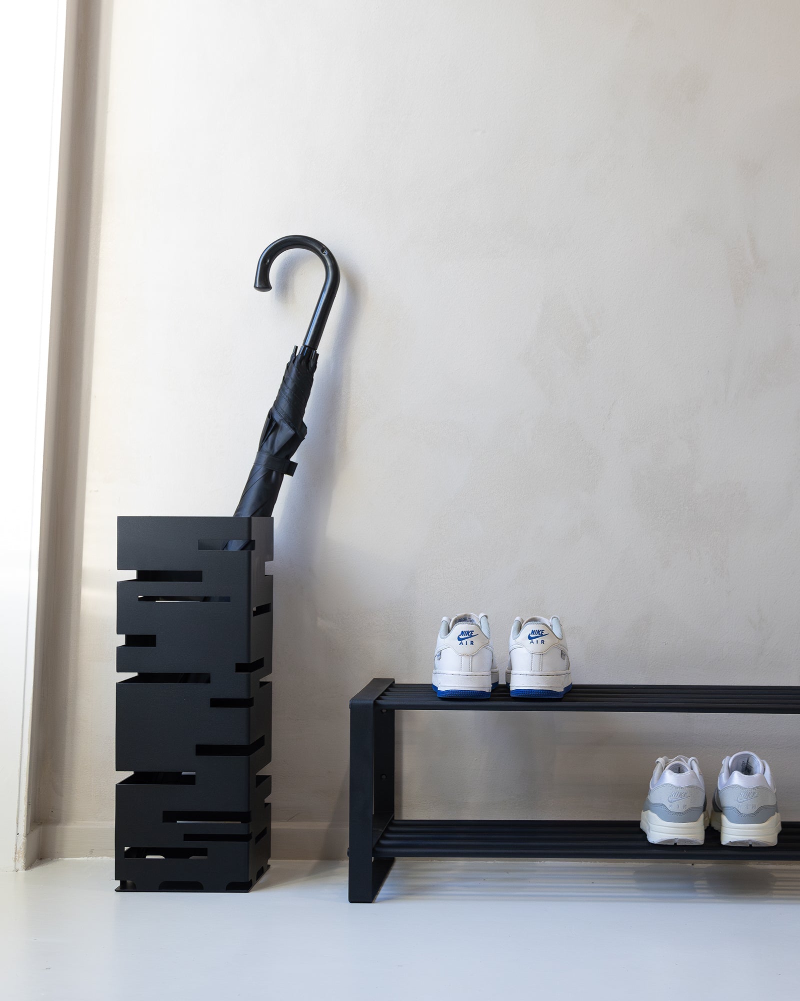 Modern - portaombrelli nero in acciaio