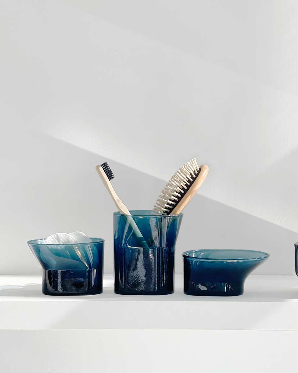 Accessori bagno vetro blu