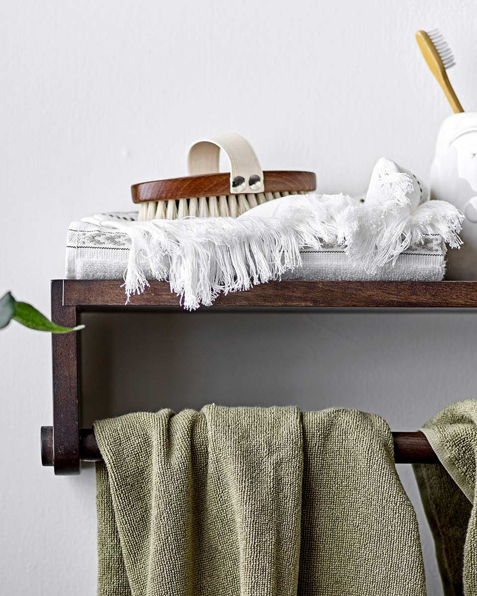 Asciugamani bianchi impreziositi da ricami