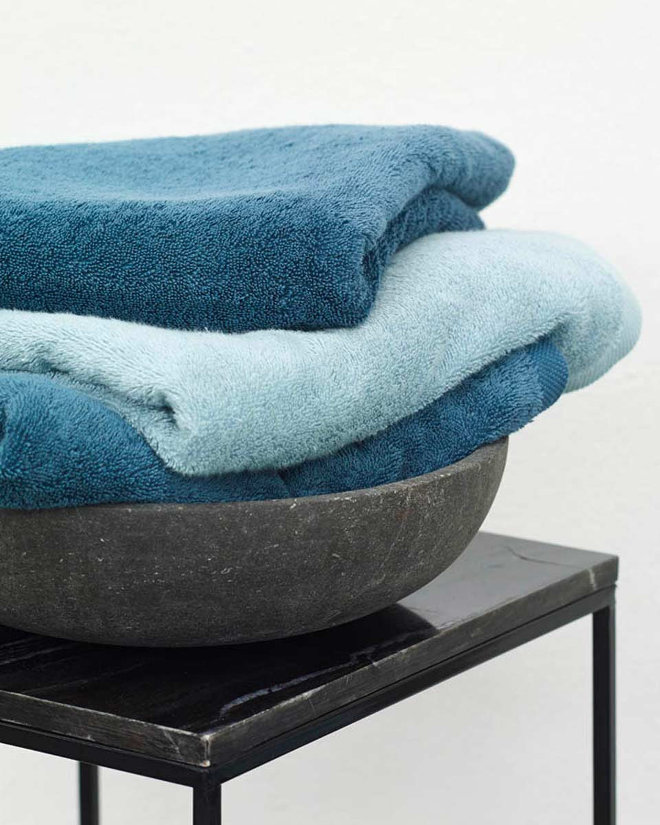 Asciugamani blu e azzurri per il bagno