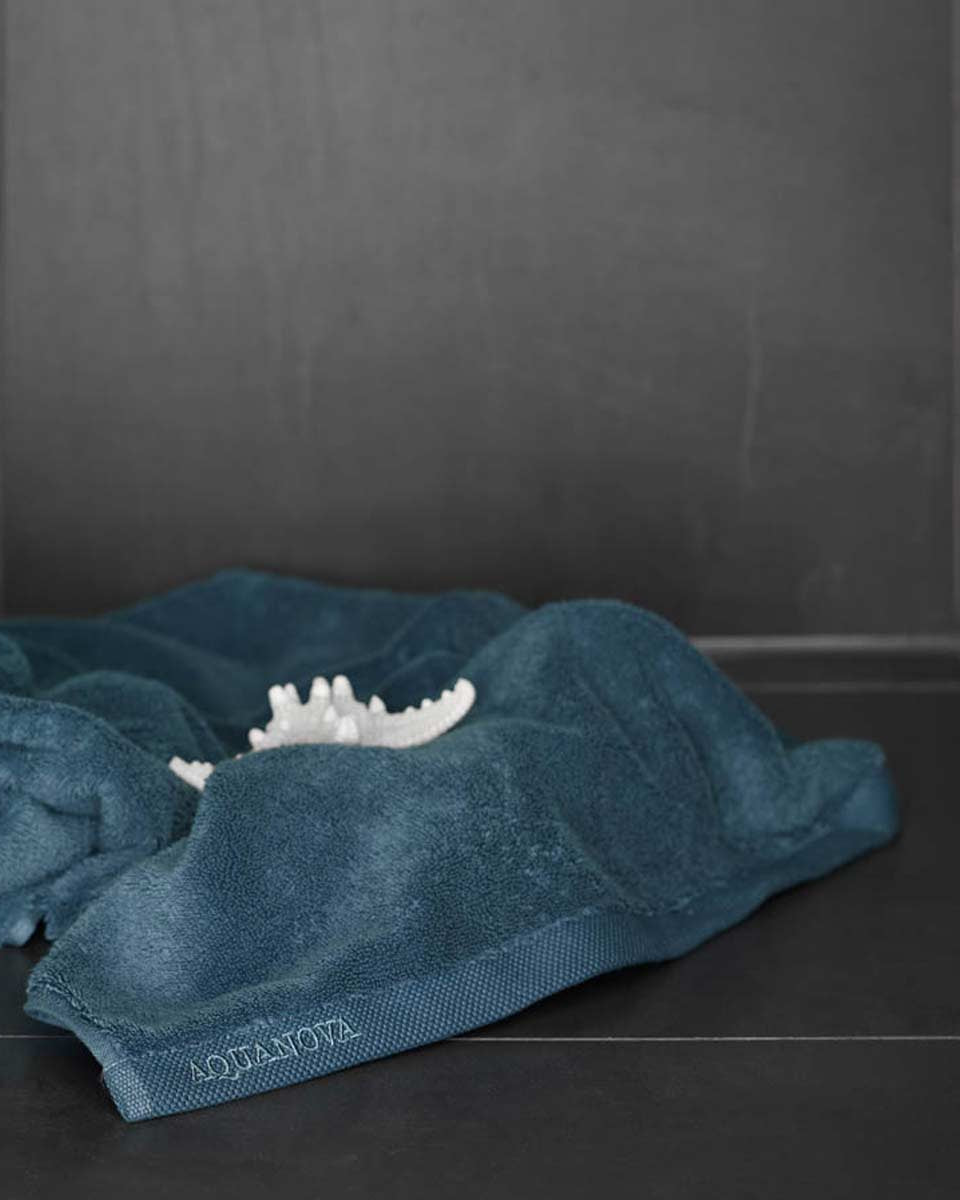 Asciugamano blu intenso