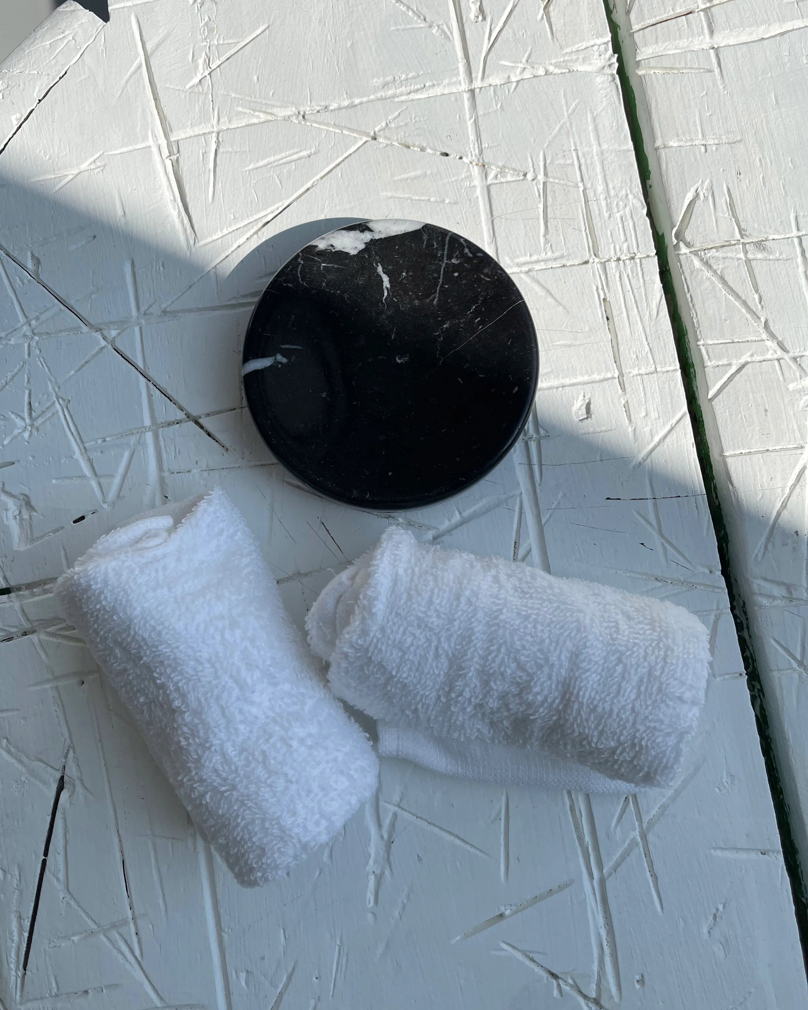 Rounded - Portasapone in marmo nero