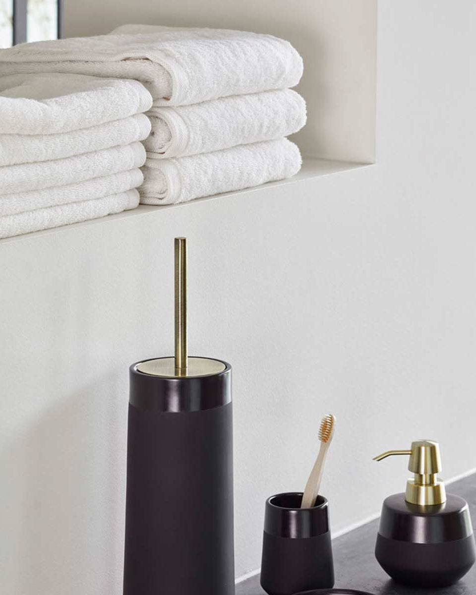 Scegli un look in bianco e nero per il tuo bagno