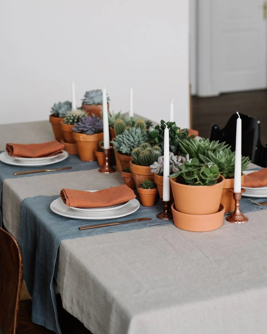 Blue Fog - runner in lino azzurro polvere