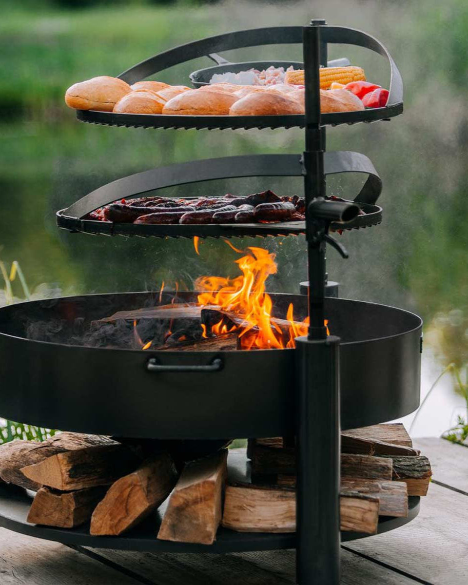 Braciere con griglia e portalegna incorporati