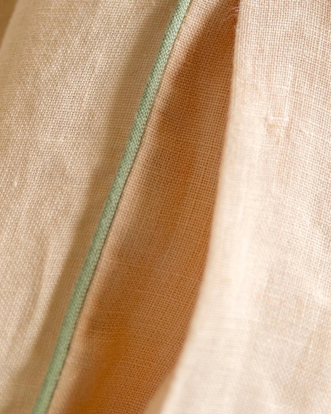 Piping - set copripiumino in lino brasilian sand con bordo verde salvia + federe