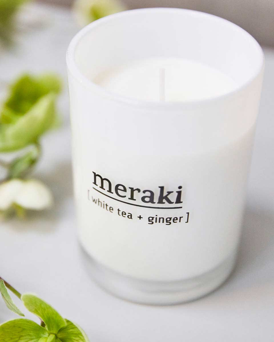 Candela profumata Meraki al the bianco e zenzero