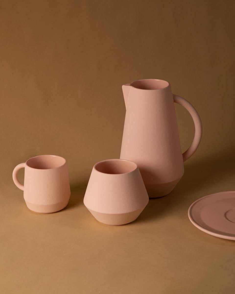 Ceramiche rosa per la tavola